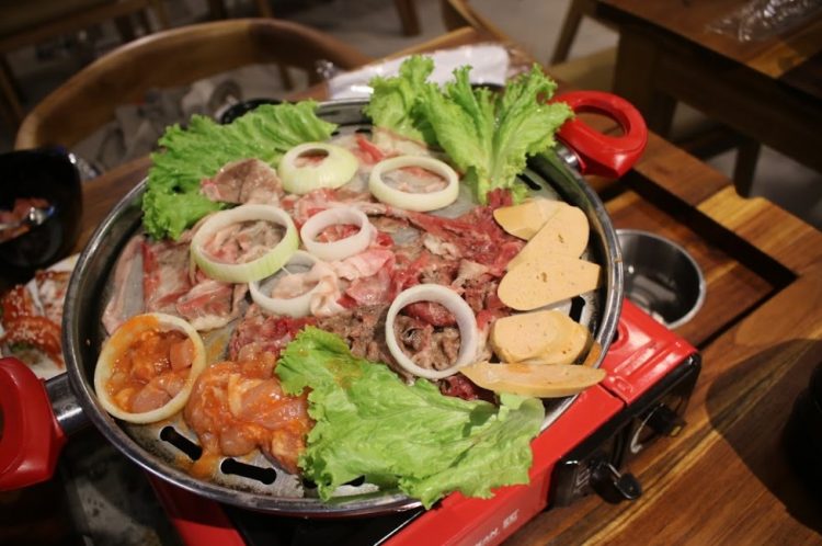 Sumeragi Bogor, 1. Cucurak Warung Sunda, 2. Hanamasa Bogor, 3. Pochajjang Bogor Pajajaran (Tutup), 4. Ichiro Shabu & Barbeque, 5. Yorichi BBQ & Shabu-Shabu (Tutup), 6. Sumeragi Bogor, 7. GoGrill-Ah! Bogor, 8. Caddie Grill & Shabu, 9. Manse Korean Grill Bogor, 10. Kitamura Shabu-Shabu Bogor Bangbarung, 11. Pachi-Pachi Shabu & Grill Bogor, 12. Sogogi Shabu & Grill Bogor, 13. Daebag’yu Korean BBQ, 14. Shabu Hachi Bogor, 15. HEYSTEAK (Tutup), 16. Barata Coffee Shop, 17. Bamboo Dimsum (Tutup), 18. Steak 21, 19. Oishii Yakiniku, 20. Damar Restaurant