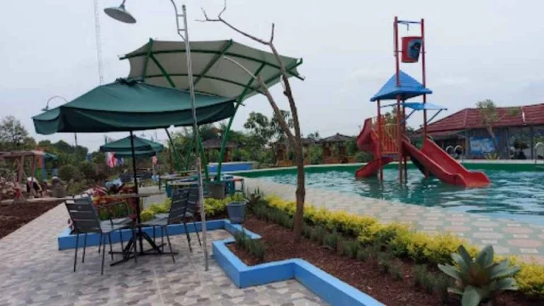 Agroeduwisata Situ Bolang, 1. Bojong Sari Indah, 2. Agung Fantasi Waterpark, 3. Tiga Bintang Firdaus Waterpark, 4. Kolam Renang Tirta Pesona, 5. Kolam Renang Tirta Nadi, 6. Kolam Renang Tirta Kencana, 7. Kolam Renang Hotel Prima, 8. Waterboom Tirta Djaya, 9. Kolam Renang Wisata Blendung Indah, 10. Agroeduwisata Situ Bolang, 11. Habitat Kolam Renang, GOR, Cafe