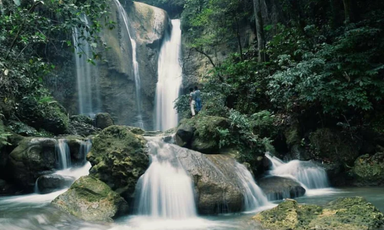 Air Terjun Ladenring via Instagram.com #roel, 1. Puncak Padel, 2. Puncak Goa Kelling, 3. Pantai Tete, 4. Bola Soba, 5. Tanjung Pallete, 6. Air Terjun Baruga, 7. Salo Marungnge, 8. Taman Arung Palakka, 9. Air Terjun Lamasua, 10. Puncak Lima Jari, 11. Air Terjun Ladenring, 12. Puncak Battoa, 13. Museum Lapawawoi, 14. Telapak Kaki Arung Palakka, 15. Goa Mampu, 16. Sumpang Labbu, 17. Pemandian Putri Bilqis, 18. Pelabuhan Bajoe, 19. Pulau Tangkulara, 20. Permandian Lanca, 21. Pantai Cappa Ujung