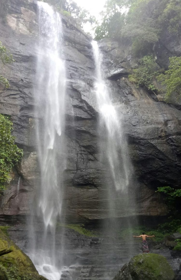 Air Terjun Lamasua, 1. Puncak Padel, 2. Puncak Goa Kelling, 3. Pantai Tete, 4. Bola Soba, 5. Tanjung Pallete, 6. Air Terjun Baruga, 7. Salo Marungnge, 8. Taman Arung Palakka, 9. Air Terjun Lamasua, 10. Puncak Lima Jari, 11. Air Terjun Ladenring, 12. Puncak Battoa, 13. Museum Lapawawoi, 14. Telapak Kaki Arung Palakka, 15. Goa Mampu, 16. Sumpang Labbu, 17. Pemandian Putri Bilqis, 18. Pelabuhan Bajoe, 19. Pulau Tangkulara, 20. Permandian Lanca, 21. Pantai Cappa Ujung