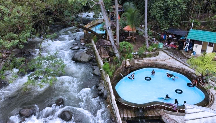 Aryakiban Land, 1. Kolam Renang Rajawli Surya Kadipaten, 2. Kolam Renang Tirta Indah, 3. Jembar Water Park, 4. Kolam Renang Tirta Hikmah, 5. Grage Water Boom, 6. Kolam Renang Tohaga Indah, 7. Kolam Renang dan Saung Botram Khuzama, 8. Grace City Waterboom, 9. Kampoeng Air, 10. Aryakiban Land, 11. Kolam Renang Putri Borneo, 12. Kolam Renang Tirta Bima