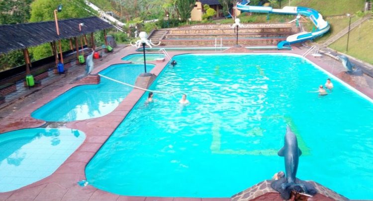 Awit Sinar Alam, 1. Kolam Renang Darajat Pass, 2. Kolam Renang Sabda Alam, 3. Awit Sinar Alam, 4. Kolam Renang Surya Alam, 5. Kolam Renang Purbasari, 6. Kolam Renang Cipanas Sumur Sukasono, 7. Kolam Renang TWA Gunung Papandayan, 8. Kolam Renang Sumber Alam Tasik Madu, 9. Water Boom Bina Garut, 10. Kolam Renang Layung Sari, 11. Kolam Renang Binar Alam Citangtu, 12. Waterboom Tirta Kencana, 13. Kolam Renang Pasir Intan, 15. Kolam Renang Danau Dariza, 16. Sumber Alam Tirtanadi, 17. Kolam Renang di Hotel Augusta, 18. Banyoe Sinergi Mandala, 19. Kolam Renang Lembur Kuring, 20. Kolam Renang Cipanas Indah, 21. Kolam Renang Tirtagangga, 22. WISATA KOLAM AMANAH FAMILY, 23. Matta Waterpark, 24. Mata Air Cigede Cibuyutan, 25. Kolam Renang Cicapar, 26. Kolam Renang Air Panas Banyu Mandala, 27. Kolam Renang Puncak Darajat, 28. Kolam Renang Cahaya Villa, 29. Kolam Renang Antralina Atas