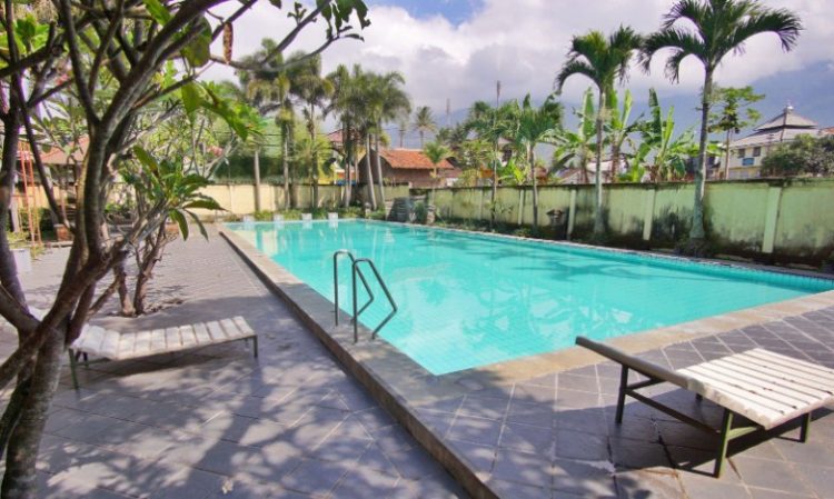 Augusta, 1. Kolam Renang Darajat Pass, 2. Kolam Renang Sabda Alam, 3. Awit Sinar Alam, 4. Kolam Renang Surya Alam, 5. Kolam Renang Purbasari, 6. Kolam Renang Cipanas Sumur Sukasono, 7. Kolam Renang TWA Gunung Papandayan, 8. Kolam Renang Sumber Alam Tasik Madu, 9. Water Boom Bina Garut, 10. Kolam Renang Layung Sari, 11. Kolam Renang Binar Alam Citangtu, 12. Waterboom Tirta Kencana, 13. Kolam Renang Pasir Intan, 15. Kolam Renang Danau Dariza, 16. Sumber Alam Tirtanadi, 17. Kolam Renang di Hotel Augusta, 18. Banyoe Sinergi Mandala, 19. Kolam Renang Lembur Kuring, 20. Kolam Renang Cipanas Indah, 21. Kolam Renang Tirtagangga, 22. WISATA KOLAM AMANAH FAMILY, 23. Matta Waterpark, 24. Mata Air Cigede Cibuyutan, 25. Kolam Renang Cicapar, 26. Kolam Renang Air Panas Banyu Mandala, 27. Kolam Renang Puncak Darajat, 28. Kolam Renang Cahaya Villa, 29. Kolam Renang Antralina Atas