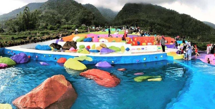 Bumi Pelangi, 1. Sangkan Resort Aqua Park, 2. Kolam Renang Zam Zam, 3. The Mountain Recreation Park, 4. Taman Wisata Alam (TWA) Linggarjati, 5. Kolam Renang Paniis, 6. Bumi Pelangi, 7. Wisata Taman Rekreasi Salsabila Kuningan, 8. Kolam Renang Sanggariang, 9. Sangkanhurip, 10. Kolam Renang Tirta Agung Mas, 11. Kolam Renang J&J Kuningan, 12. Kolam Renang Linggarjati, 13. Pemandian Cibuntu, 14. Kolam Renang Dino Waterpark, 15. Wisata Side Land, 16. Kolam Renang Cipanas, 17. Kolam De’Goah Kuningan, 18. Kolam Renang Wisata Cibuntu, 19. Kolam Renang Mini Artar, 20. Kolam Renang Pemandian Cibulan