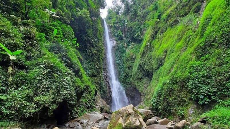 Curug Cantel , 1. Waduk Penjalin, 2. Hutan Mangrove Kaliwlingi, 3. Pantai Randusanga / Randusongo, 4. Agrowisata Besaran, 5. Wisata Pasir Gibug, 6. Masjid Agung Brebes, 7. Kalibaya Park, 8. Pabrik Gula Jatibarang, 9. Taman Edukasi, 10. Curug Putri, 11. Kebun Teh Kali Gua, 12. Candi Pangkuan, 13. Air Terjun Ranto Canyon, 14. Kampung Budaya Dusun Jalaswatu, 15. Pemandian Air Panas Tirta Husada, 16. Pemandian Air Panas Cipanas Buaran, 17. Ciblon Waterboom, 18. Bukit Cawiri, Dadablangan Malahayu, 19. Waduk Malahayu, 20. Cagar Alam Telaga Ranjeng, 21. Bukit Panenjoan, 22. Bukit AADT yang Menawan , 23. Bukit Baper yang Menawan , 24. Puncak Sakub, 25. Alun – Alun Brebes, 26. Pulau Hantu Sigempol, 27. Bukit Bintang Capar yang eksotik, 28. Gunung Gora, 29. Curug Cantel, 30. Kebon Gedhang, 31. Bukit Gerdesy – Taman Gerdesty Cilibur, 32. Pulau Cemara Sawojajar Brebes, 33. Gunung Nyapa, 34. Curug Awu, 35. Curug Panyusuhan, 37. Curug Rambukasang yang tersembunyi, 38. Curug Lebak Beber Wetan