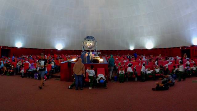 Fasilitas ruang audio visual akan menampilkan pertunjukan teater bintang, Informasi Umum, Wisata Edukasi Planetarium Jakarta, Sejarah Planetarium Jakarta, Lokasi Planetarium TIM, Rute Menuju Wisata Edukasi Cikini, Harga Tiket Masuk Planetarium Jakarta, Jam Operasional, Aktivitas Seru di Planetarium Jakarta, Fasilitas Pendukung