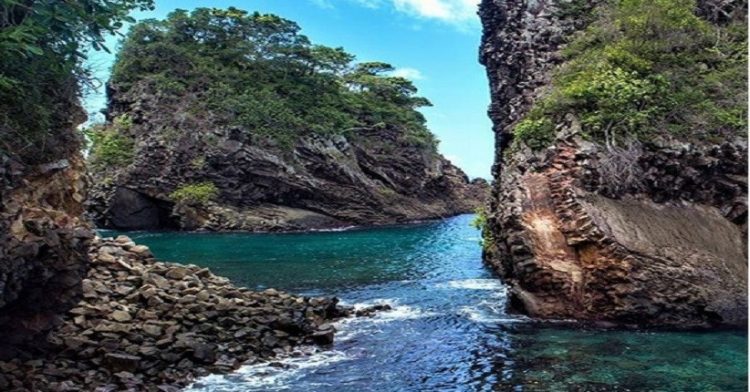 Gua Sarang via iNews, 1. Tugu Nol Kilometer Pulau Weh, 2. Pantai Sumur Tiga, 3. Pantai Anoi Itam, 4. Pantai Ujong Kareung Pulau Weh, 5. Pantai Pasir Putih, 6. Pulau Rubiah Sabang, 7. Pantai Iboih Pulau Weh, 8. Pantai Kasih, 9. Pantai Tapak Gajah, 10. Pulau Klah , 11. Danau Aneuk Laot, 12. Gunung Api Jaboi, 13. Gua Sarang, 14. Museum Sabang, 15. Air Panas Jaboi