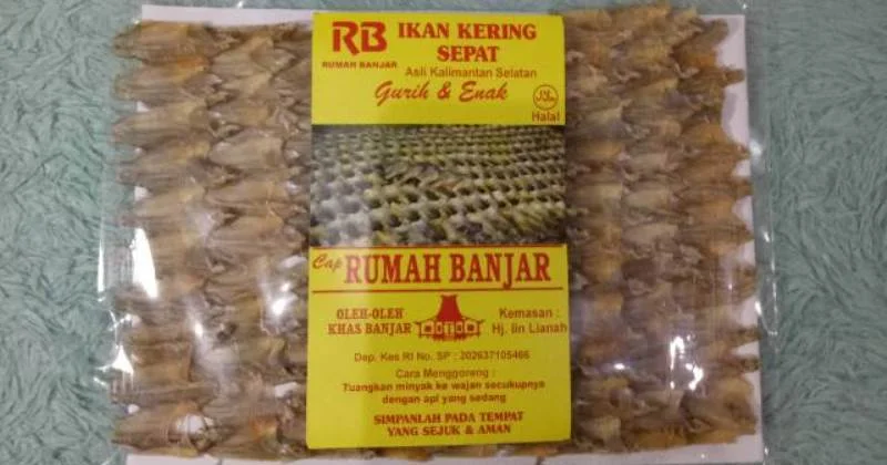 Ikan Sepat Kering via Shopee, 1. Rabuk Ikan, 2. Ikan Seluang Goreng, 3. Amplang Ikan Oleh-oleh Khas Banjarmasin, 4. Kue Rangai, 5. Dodol Kandangan Oleh-oleh Khas Banjarmasin, 6. Mandau, 7. Batu Permata Oleh-oleh Khas Banjarmasin, 8. Batik Sasirangan, 9. Kopiah Jangang, 10. Sandal, 11. Miniatur Rumah Adat, 12. Ikan Sepat Kering, 13. Keropok Haji Acan, 14. Kaos Khas Banjarmasin, 15. Panting, 16. Sambal Acan, 17. Bingka, 18. Ketupat Kandangan, 19. Kue Gapit, 20. Bronwies Labu
