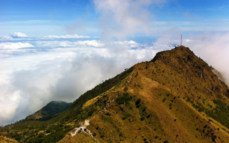 Jalur menuju puncak Merbabu yang dikenal dengan Tanjakan Setan, Serba – Serbi Gunung Merbabu Jawa Tengah, Misteri Gunung Merbabu yang Cukup Terkenal, Lokasi Wisata Puncak Merbabu, Rute Jalur Pendakian Gunung Merbabu Jawa Tengah, Tips Mendaki Puncak Gunung Merbabu, Anjuran / Saran Bagi Para Pendaki