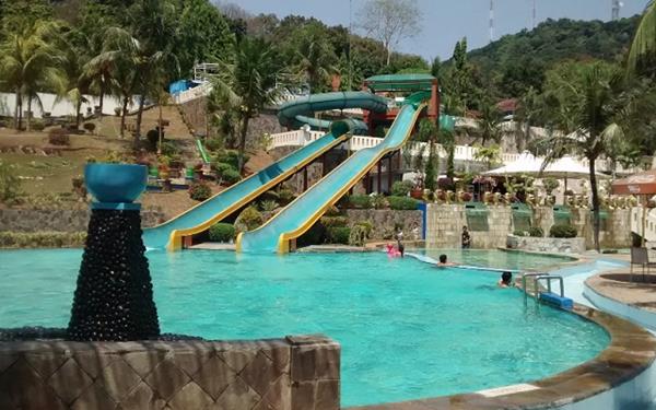 Jatiluhur Water World, 1. Kolam Renang TMC (Tirta Mulya Cimaung) Waterpark, 2. Taman Batu Purwakarta, 3. Jatiluhur Water World, 4. Kolam Renang Jaya Tirta Abadi, 5. Kolam Renang Giri Tirta Kahuripan, 6. Kolam Renang Tirta Harapan, 7. Kuya Maranggi Waterpark, 8. Kolam Renang Cek Tse Long, 9. Kolam Renang Pesona Panghegar, 10. Kolam Renang Cihanjawar Bojong, 11. Kolam Renang Cisabuk, 12. Kolam Renang Alam Sari Wates, 13. Kolam Renang Hotel Intan Purwakarta, 14. Kolam Renang Harper Purwakarta, 15. Kolam Renang Insan Mulia, 16. Kolam Renang Waterpark Playground, 17. Kolam Renang Kirara, 18. Kolam Renang Tajur Indah, 19. Kolam Renang Oasis Plered, 20. Kolam Renang Cijanun, 21. Kolam Renang Pusaka Waterpark