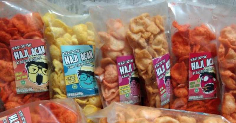 Keropok Haji Acan via Shopee, 1. Rabuk Ikan, 2. Ikan Seluang Goreng, 3. Amplang Ikan Oleh-oleh Khas Banjarmasin, 4. Kue Rangai, 5. Dodol Kandangan Oleh-oleh Khas Banjarmasin, 6. Mandau, 7. Batu Permata Oleh-oleh Khas Banjarmasin, 8. Batik Sasirangan, 9. Kopiah Jangang, 10. Sandal, 11. Miniatur Rumah Adat, 12. Ikan Sepat Kering, 13. Keropok Haji Acan, 14. Kaos Khas Banjarmasin, 15. Panting, 16. Sambal Acan, 17. Bingka, 18. Ketupat Kandangan, 19. Kue Gapit, 20. Bronwies Labu