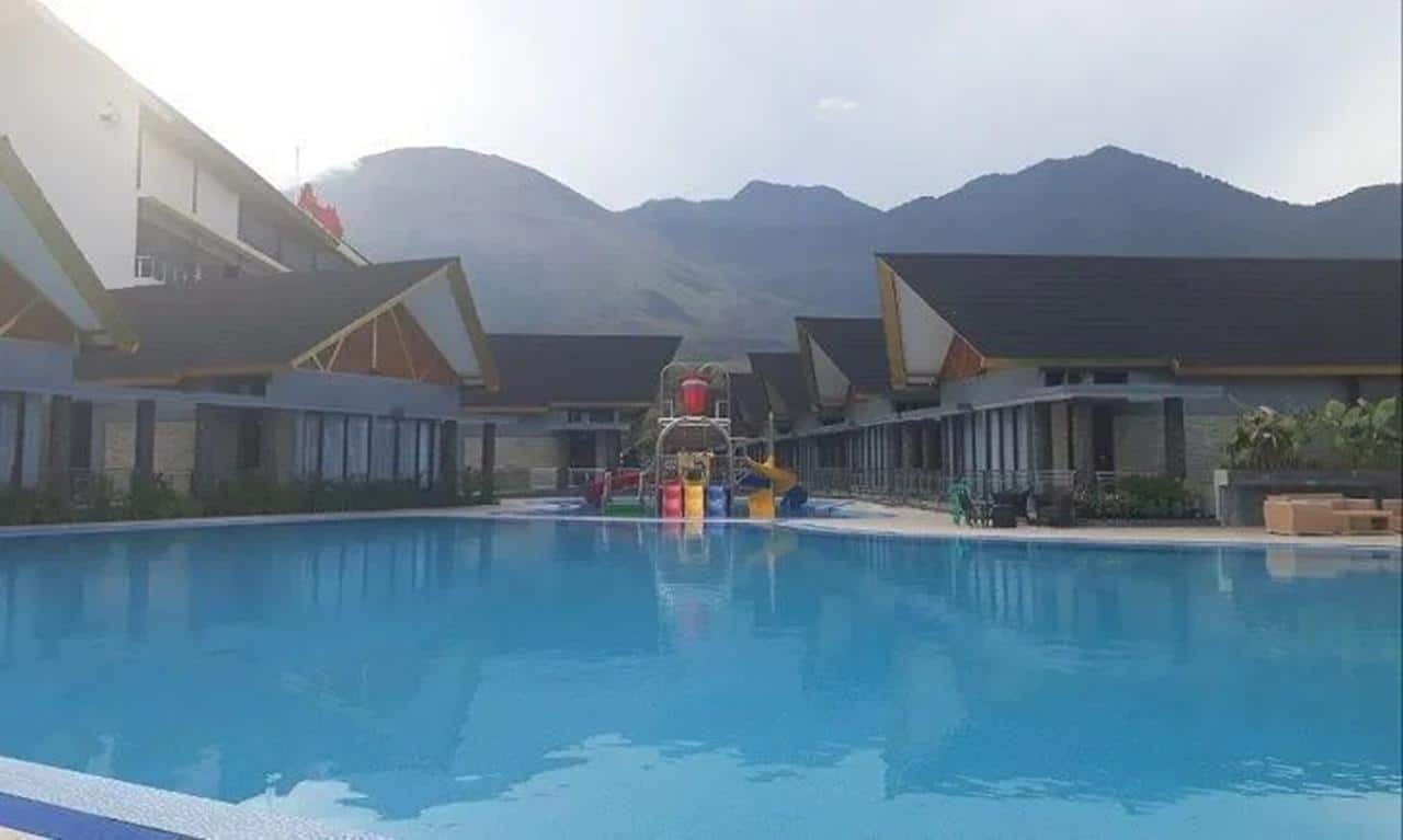 Kolam Renang Cahaya Villa, 1. Kolam Renang Darajat Pass, 2. Kolam Renang Sabda Alam, 3. Awit Sinar Alam, 4. Kolam Renang Surya Alam, 5. Kolam Renang Purbasari, 6. Kolam Renang Cipanas Sumur Sukasono, 7. Kolam Renang TWA Gunung Papandayan, 8. Kolam Renang Sumber Alam Tasik Madu, 9. Water Boom Bina Garut, 10. Kolam Renang Layung Sari, 11. Kolam Renang Binar Alam Citangtu, 12. Waterboom Tirta Kencana, 13. Kolam Renang Pasir Intan, 15. Kolam Renang Danau Dariza, 16. Sumber Alam Tirtanadi, 17. Kolam Renang di Hotel Augusta, 18. Banyoe Sinergi Mandala, 19. Kolam Renang Lembur Kuring, 20. Kolam Renang Cipanas Indah, 21. Kolam Renang Tirtagangga, 22. WISATA KOLAM AMANAH FAMILY, 23. Matta Waterpark, 24. Mata Air Cigede Cibuyutan, 25. Kolam Renang Cicapar, 26. Kolam Renang Air Panas Banyu Mandala, 27. Kolam Renang Puncak Darajat, 28. Kolam Renang Cahaya Villa, 29. Kolam Renang Antralina Atas