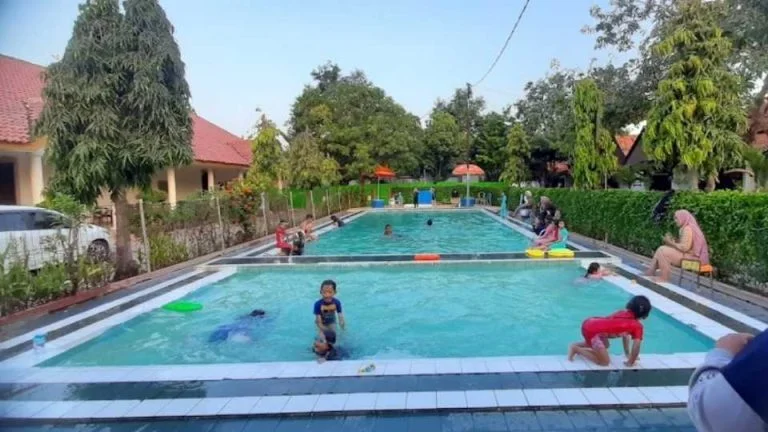 Kolam Renang Hotel Prima, 1. Bojong Sari Indah, 2. Agung Fantasi Waterpark, 3. Tiga Bintang Firdaus Waterpark, 4. Kolam Renang Tirta Pesona, 5. Kolam Renang Tirta Nadi, 6. Kolam Renang Tirta Kencana, 7. Kolam Renang Hotel Prima, 8. Waterboom Tirta Djaya, 9. Kolam Renang Wisata Blendung Indah, 10. Agroeduwisata Situ Bolang, 11. Habitat Kolam Renang, GOR, Cafe