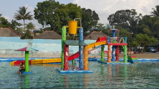 Kolam Renang Layung Sari, 1. Kolam Renang Darajat Pass, 2. Kolam Renang Sabda Alam, 3. Awit Sinar Alam, 4. Kolam Renang Surya Alam, 5. Kolam Renang Purbasari, 6. Kolam Renang Cipanas Sumur Sukasono, 7. Kolam Renang TWA Gunung Papandayan, 8. Kolam Renang Sumber Alam Tasik Madu, 9. Water Boom Bina Garut, 10. Kolam Renang Layung Sari, 11. Kolam Renang Binar Alam Citangtu, 12. Waterboom Tirta Kencana, 13. Kolam Renang Pasir Intan, 15. Kolam Renang Danau Dariza, 16. Sumber Alam Tirtanadi, 17. Kolam Renang di Hotel Augusta, 18. Banyoe Sinergi Mandala, 19. Kolam Renang Lembur Kuring, 20. Kolam Renang Cipanas Indah, 21. Kolam Renang Tirtagangga, 22. WISATA KOLAM AMANAH FAMILY, 23. Matta Waterpark, 24. Mata Air Cigede Cibuyutan, 25. Kolam Renang Cicapar, 26. Kolam Renang Air Panas Banyu Mandala, 27. Kolam Renang Puncak Darajat, 28. Kolam Renang Cahaya Villa, 29. Kolam Renang Antralina Atas