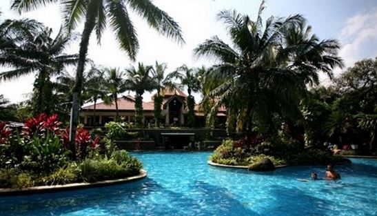 1. Kolam Renang ZamZam Tirta – Ciomas, 2. Kolam Renang Gedung Olah Raga Kota Bogor, 3. Water Boom Yasmin Sport Center, 4. Villa Duta Kolam Renang Bogor, 5. Kolam Renang Bukit Cimanggu City – Marcopolo Bogor, 6. Kolam Renang Lake Side Bogor, 7. Kolam Renang di Villa Bogor Indah, 8. Kolam Renang Sagara, 9. Kolam Renang Aston Bogor Nirwana Residence, 10. Kolam Renang Tirtania, 11. Kolam Renang Aldepos, 12. Kolam Renang Gunung Batu, 13. The Jungle Water Adventure, 14. Fishing Valley, 15. Tamansari persada , 16. Hotel Duta Berlian, 17. Billabong, 18. Hotel salak, 19. Perumahan raffless hills