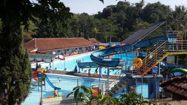 Kolam Renang Linggarjati via Twitter, 1. Sangkan Resort Aqua Park, 2. Kolam Renang Zam Zam, 3. The Mountain Recreation Park, 4. Taman Wisata Alam (TWA) Linggarjati, 5. Kolam Renang Paniis, 6. Bumi Pelangi, 7. Wisata Taman Rekreasi Salsabila Kuningan, 8. Kolam Renang Sanggariang, 9. Sangkanhurip, 10. Kolam Renang Tirta Agung Mas, 11. Kolam Renang J&J Kuningan, 12. Kolam Renang Linggarjati, 13. Pemandian Cibuntu, 14. Kolam Renang Dino Waterpark, 15. Wisata Side Land, 16. Kolam Renang Cipanas, 17. Kolam De’Goah Kuningan, 18. Kolam Renang Wisata Cibuntu, 19. Kolam Renang Mini Artar, 20. Kolam Renang Pemandian Cibulan