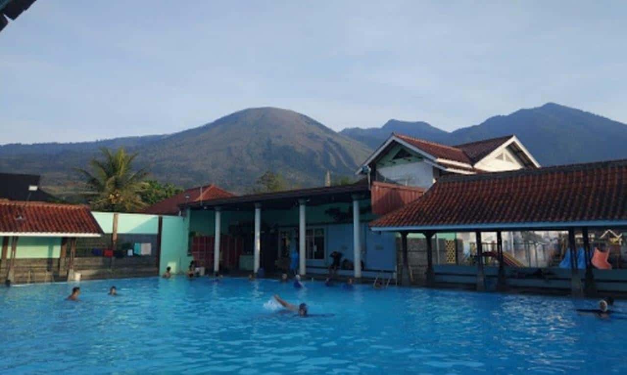 Kolam Renang Surya Alam via garoetpisan.blogspotcom, 1. Kolam Renang Darajat Pass, 2. Kolam Renang Sabda Alam, 3. Awit Sinar Alam, 4. Kolam Renang Surya Alam, 5. Kolam Renang Purbasari, 6. Kolam Renang Cipanas Sumur Sukasono, 7. Kolam Renang TWA Gunung Papandayan, 8. Kolam Renang Sumber Alam Tasik Madu, 9. Water Boom Bina Garut, 10. Kolam Renang Layung Sari, 11. Kolam Renang Binar Alam Citangtu, 12. Waterboom Tirta Kencana, 13. Kolam Renang Pasir Intan, 15. Kolam Renang Danau Dariza, 16. Sumber Alam Tirtanadi, 17. Kolam Renang di Hotel Augusta, 18. Banyoe Sinergi Mandala, 19. Kolam Renang Lembur Kuring, 20. Kolam Renang Cipanas Indah, 21. Kolam Renang Tirtagangga, 22. WISATA KOLAM AMANAH FAMILY, 23. Matta Waterpark, 24. Mata Air Cigede Cibuyutan, 25. Kolam Renang Cicapar, 26. Kolam Renang Air Panas Banyu Mandala, 27. Kolam Renang Puncak Darajat, 28. Kolam Renang Cahaya Villa, 29. Kolam Renang Antralina Atas