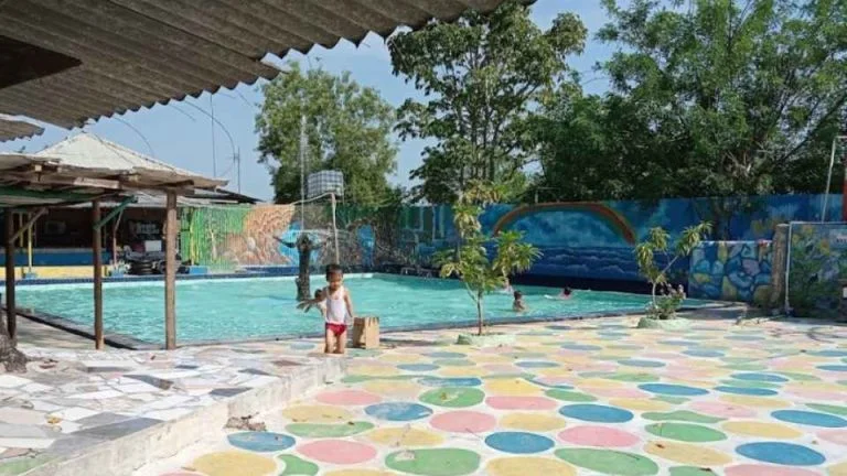 Kolam Renang Wisata Blendung Indah via Google Maps Farhan Naihun, 1. Bojong Sari Indah, 2. Agung Fantasi Waterpark, 3. Tiga Bintang Firdaus Waterpark, 4. Kolam Renang Tirta Pesona, 5. Kolam Renang Tirta Nadi, 6. Kolam Renang Tirta Kencana, 7. Kolam Renang Hotel Prima, 8. Waterboom Tirta Djaya, 9. Kolam Renang Wisata Blendung Indah, 10. Agroeduwisata Situ Bolang, 11. Habitat Kolam Renang, GOR, Cafe