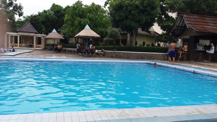 Kolam Renang Tiara, 1. Waterpark Tirta Sumber Jaya Cipangalun, 2. Kolam renang Tirta Pasir Raya, 3. Sukahaji Waterboom , 4. Kolam Renang Tirta Bagja, 5. Kolam Renang Tirta Sejuk, 6. Kolam Renang Cadas Ngampar , 7. Jati Sewu Cibungbang, 8. Kolam Renang D’i Jimat, 9. Kolam Renang Tiara, 10. Kolam Renang Tirta Winaya, 11. Kolam Renang Gunung Daweg, 12. Tirta Nurani, 13. Kolam Renang The Priangan Hotel Ciamis, 14. Kolam renang Tirta Mandala, 15. Kolam Renang Setra Sari, 16. Kolam Renang Cilongok Damai, 17. Kolam Renang Samida Indah