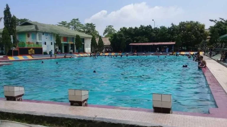 Kolam Renang Tirta Kencana via Google Maps Maitsa Sajidah, 1. Bojong Sari Indah, 2. Agung Fantasi Waterpark, 3. Tiga Bintang Firdaus Waterpark, 4. Kolam Renang Tirta Pesona, 5. Kolam Renang Tirta Nadi, 6. Kolam Renang Tirta Kencana, 7. Kolam Renang Hotel Prima, 8. Waterboom Tirta Djaya, 9. Kolam Renang Wisata Blendung Indah, 10. Agroeduwisata Situ Bolang, 11. Habitat Kolam Renang, GOR, Cafe