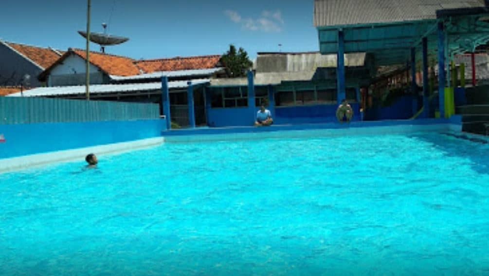 Kolam Renang dan Saung Botram Khuzama, 1. Kolam Renang Rajawli Surya Kadipaten, 2. Kolam Renang Tirta Indah, 3. Jembar Water Park, 4. Kolam Renang Tirta Hikmah, 5. Grage Water Boom, 6. Kolam Renang Tohaga Indah, 7. Kolam Renang dan Saung Botram Khuzama, 8. Grace City Waterboom, 9. Kampoeng Air, 10. Aryakiban Land, 11. Kolam Renang Putri Borneo, 12. Kolam Renang Tirta Bima