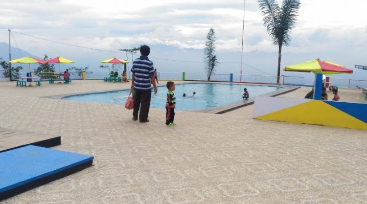 Kolam renang Tirta Pasir Raya, 1. Waterpark Tirta Sumber Jaya Cipangalun, 2. Kolam renang Tirta Pasir Raya, 3. Sukahaji Waterboom , 4. Kolam Renang Tirta Bagja, 5. Kolam Renang Tirta Sejuk, 6. Kolam Renang Cadas Ngampar , 7. Jati Sewu Cibungbang, 8. Kolam Renang D’i Jimat, 9. Kolam Renang Tiara, 10. Kolam Renang Tirta Winaya, 11. Kolam Renang Gunung Daweg, 12. Tirta Nurani, 13. Kolam Renang The Priangan Hotel Ciamis, 14. Kolam renang Tirta Mandala, 15. Kolam Renang Setra Sari, 16. Kolam Renang Cilongok Damai, 17. Kolam Renang Samida Indah