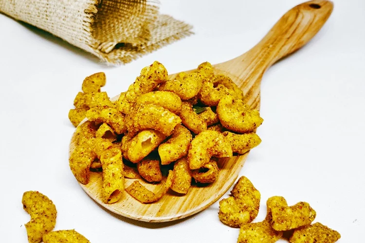 Makaroni Pedas via Shuttersotck Rika, 1. Apel Malang, 2. Sari apel, 3. Aneka Keripik Buah, 4. Keripik Tempe, 5. Keripik Ceker, 6. Keripik Kentang Macan, 7. Aneka Olahan Telo di Republik Telo, 8. Pia Mangkok, 9. Malang Strudel, 10. Ledre Pisang Bangka, 11. Madu Klanceng, 12. Kaos dan Souvenir Khas Malang, 13. Keramik Dinoyo, 14. Frozen Bakso, 15. Bakpao Sayang, 16. ASIX Cake, 17. Makobu Cake (Tutup Permanen), 18. Queen Apple (Tutup Permanen), 19. Puthu Lanang Celaket, 20. Jenang Apel, 21. Onde-Onde Depot HTS, 22. Carang Mas, 23. Cokelat Tempe, 24. Keripik Singkong Cap Lumba-Lumba, 25. Batik Topeng Malangan, 26. Petis Udang, 27. Onde-Onde Wijen, 28. Putu Lanang, 29. Makaroni Pedas, 30. Kopi Robusta Dampit Malang