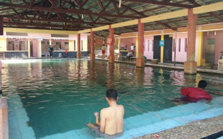 Pemandian air panas Cisolok, 1. Kolam Renang Alami Banyu Mili, 2. Kolam Alami Nusadanas, 3. Pangandaran Waterpark, 4. Green Valley Citumang, 5. Pemandian air panas Cisolok, 6. Citepus Waterpark, 7. Sumber Mata Air Alami Kalibelo, 8. Tirta Husada Swiming Pool, 9. Rumah joglo & Kolam renang Banyu Urip, 10. Kolam Renang Nusa Danas, 11. Kolam Renang Anugrah Padaherang, 12. Kolam Renang Alami Di Wisata Gua Nyalindung Pangandaran, 13. Rahmadani kolam renang