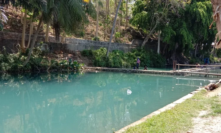 Permandian Lanca via Google Maps, 1. Puncak Padel, 2. Puncak Goa Kelling, 3. Pantai Tete, 4. Bola Soba, 5. Tanjung Pallete, 6. Air Terjun Baruga, 7. Salo Marungnge, 8. Taman Arung Palakka, 9. Air Terjun Lamasua, 10. Puncak Lima Jari, 11. Air Terjun Ladenring, 12. Puncak Battoa, 13. Museum Lapawawoi, 14. Telapak Kaki Arung Palakka, 15. Goa Mampu, 16. Sumpang Labbu, 17. Pemandian Putri Bilqis, 18. Pelabuhan Bajoe, 19. Pulau Tangkulara, 20. Permandian Lanca, 21. Pantai Cappa Ujung