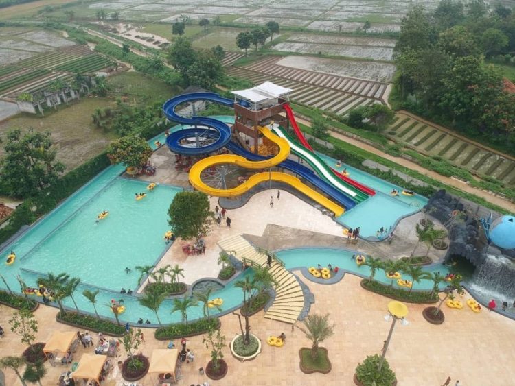Planet Waterboom Cikampek, 1. Wonderland Adventure Park, 2. Taruma Leisure Waterpark, 3. Planet Waterboom Cikampek, 4. Waterboom Elmujira, 5. Kolam renang Rawa Sikut, 6. Resinda Sport Club, 7. Kolam Renang Pucung Cikampek, 8. Oase Swimming Club, 9. Kolam Renang PD Prakasa , 10. Cipaga Stone Park, 11. Kampung Turis Water & Adventure Park, 12. Taman Ombak Karawang, 13. Kolam Renang Hud-Hud, 14. Garden Waterpark Pucung, 15. Kolam Renang Antic Palumbonsari, 16. Tirtasari Park & Waterboom, 17. Kolam Renang San Diego Hills, 18. Waterpark Super Splash