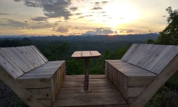Puncak Battoa via Google Maps Asdar Anda, 1. Puncak Padel, 2. Puncak Goa Kelling, 3. Pantai Tete, 4. Bola Soba, 5. Tanjung Pallete, 6. Air Terjun Baruga, 7. Salo Marungnge, 8. Taman Arung Palakka, 9. Air Terjun Lamasua, 10. Puncak Lima Jari, 11. Air Terjun Ladenring, 12. Puncak Battoa, 13. Museum Lapawawoi, 14. Telapak Kaki Arung Palakka, 15. Goa Mampu, 16. Sumpang Labbu, 17. Pemandian Putri Bilqis, 18. Pelabuhan Bajoe, 19. Pulau Tangkulara, 20. Permandian Lanca, 21. Pantai Cappa Ujung