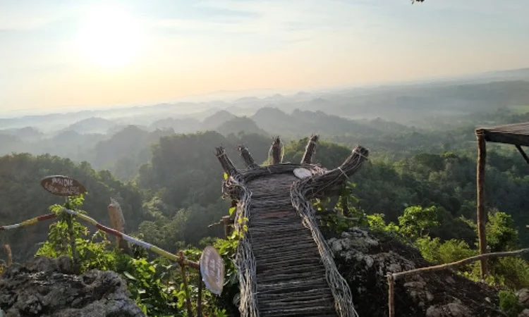 Puncak Lima Jari via Google Maps Internasional Zenfoen, 1. Puncak Padel, 2. Puncak Goa Kelling, 3. Pantai Tete, 4. Bola Soba, 5. Tanjung Pallete, 6. Air Terjun Baruga, 7. Salo Marungnge, 8. Taman Arung Palakka, 9. Air Terjun Lamasua, 10. Puncak Lima Jari, 11. Air Terjun Ladenring, 12. Puncak Battoa, 13. Museum Lapawawoi, 14. Telapak Kaki Arung Palakka, 15. Goa Mampu, 16. Sumpang Labbu, 17. Pemandian Putri Bilqis, 18. Pelabuhan Bajoe, 19. Pulau Tangkulara, 20. Permandian Lanca, 21. Pantai Cappa Ujung