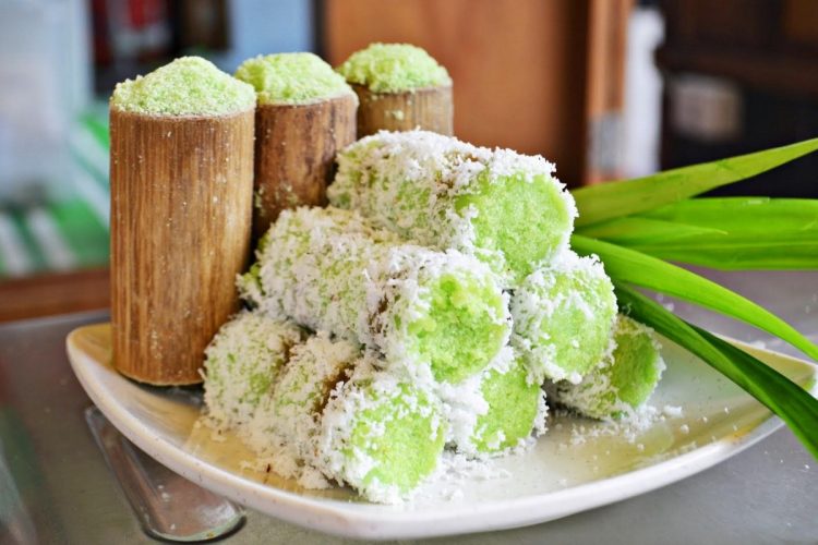 Putu Lanang via Good News From Indonesia, 1. Apel Malang, 2. Sari apel, 3. Aneka Keripik Buah, 4. Keripik Tempe, 5. Keripik Ceker, 6. Keripik Kentang Macan, 7. Aneka Olahan Telo di Republik Telo, 8. Pia Mangkok, 9. Malang Strudel, 10. Ledre Pisang Bangka, 11. Madu Klanceng, 12. Kaos dan Souvenir Khas Malang, 13. Keramik Dinoyo, 14. Frozen Bakso, 15. Bakpao Sayang, 16. ASIX Cake, 17. Makobu Cake (Tutup Permanen), 18. Queen Apple (Tutup Permanen), 19. Puthu Lanang Celaket, 20. Jenang Apel, 21. Onde-Onde Depot HTS, 22. Carang Mas, 23. Cokelat Tempe, 24. Keripik Singkong Cap Lumba-Lumba, 25. Batik Topeng Malangan, 26. Petis Udang, 27. Onde-Onde Wijen, 28. Putu Lanang, 29. Makaroni Pedas, 30. Kopi Robusta Dampit Malang