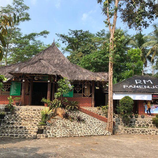 RUMAH MAKAN PANENJOAN - 23 Tempat Makan di Ciamis Paling Legendaris yang Terkenal Enak!, 1. RM Warung Jeruk Ciamis, 2. Mie Bakso H. Oding, 3. Rumah Makan Mergosari, 4. Rumah Makan Ciamis Cobek Beti, 5. Bakar Ikan Zorojoy, 6. Saung Mirah Gapura, 7. Cibiuk Resto sindangkasih, 8. Lesehan Zembar, 9. Ampera Warung Nasi, 10. Rumah Makan Pujaseda, 11. AYAM GORENG KERSEN, 12. SAMARA BINANGKIT, 13. RUMAH MAKAN HJ IMI, 14. Lesehan Simanalagi, 15. Samudra Rumah Makan &amp; Catering, 16. Sate &amp; Gule H. Etom, 17. Rumah Makan Panenjoan, 18. RM Roda Baru, 19. Mom’s Kitchen – Food, coffee, and Pizza, 20. Teen’s Cafe, 21. Warung Tutug Oncom TO. Bapak Aki