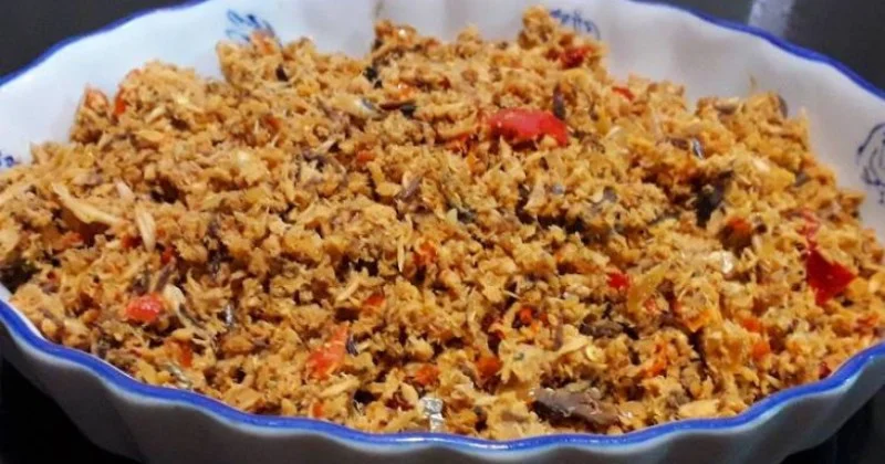 Rabuk Ikan via Genpi, 1. Rabuk Ikan, 2. Ikan Seluang Goreng, 3. Amplang Ikan Oleh-oleh Khas Banjarmasin, 4. Kue Rangai, 5. Dodol Kandangan Oleh-oleh Khas Banjarmasin, 6. Mandau, 7. Batu Permata Oleh-oleh Khas Banjarmasin, 8. Batik Sasirangan, 9. Kopiah Jangang, 10. Sandal, 11. Miniatur Rumah Adat, 12. Ikan Sepat Kering, 13. Keropok Haji Acan, 14. Kaos Khas Banjarmasin, 15. Panting, 16. Sambal Acan, 17. Bingka, 18. Ketupat Kandangan, 19. Kue Gapit, 20. Bronwies Labu