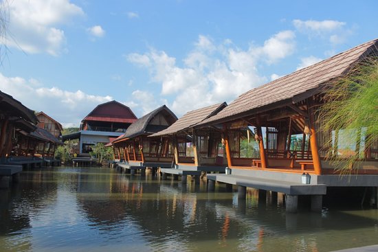 SAMARA BINANGKIT - 23 Tempat Makan di Ciamis Paling Legendaris yang Terkenal Enak!, 1. RM Warung Jeruk Ciamis, 2. Mie Bakso H. Oding, 3. Rumah Makan Mergosari, 4. Rumah Makan Ciamis Cobek Beti, 5. Bakar Ikan Zorojoy, 6. Saung Mirah Gapura, 7. Cibiuk Resto sindangkasih, 8. Lesehan Zembar, 9. Ampera Warung Nasi, 10. Rumah Makan Pujaseda, 11. AYAM GORENG KERSEN, 12. SAMARA BINANGKIT, 13. RUMAH MAKAN HJ IMI, 14. Lesehan Simanalagi, 15. Samudra Rumah Makan &amp; Catering, 16. Sate &amp; Gule H. Etom, 17. Rumah Makan Panenjoan, 18. RM Roda Baru, 19. Mom’s Kitchen – Food, coffee, and Pizza, 20. Teen’s Cafe, 21. Warung Tutug Oncom TO. Bapak Aki