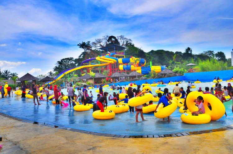 Sangkan Resort Aqua Park, 1. Sangkan Resort Aqua Park, 2. Kolam Renang Zam Zam, 3. The Mountain Recreation Park, 4. Taman Wisata Alam (TWA) Linggarjati, 5. Kolam Renang Paniis, 6. Bumi Pelangi, 7. Wisata Taman Rekreasi Salsabila Kuningan, 8. Kolam Renang Sanggariang, 9. Sangkanhurip, 10. Kolam Renang Tirta Agung Mas, 11. Kolam Renang J&J Kuningan, 12. Kolam Renang Linggarjati, 13. Pemandian Cibuntu, 14. Kolam Renang Dino Waterpark, 15. Wisata Side Land, 16. Kolam Renang Cipanas, 17. Kolam De’Goah Kuningan, 18. Kolam Renang Wisata Cibuntu, 19. Kolam Renang Mini Artar, 20. Kolam Renang Pemandian Cibulan