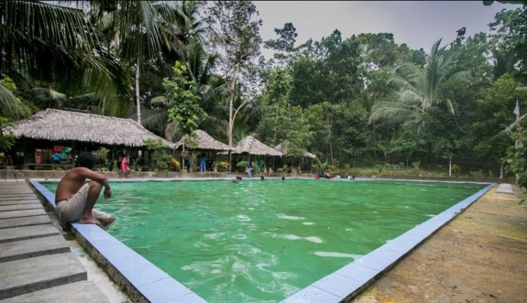 Sumber Mata Air Alami Kalibelo, 1. Kolam Renang Alami Banyu Mili, 2. Kolam Alami Nusadanas, 3. Pangandaran Waterpark, 4. Green Valley Citumang, 5. Pemandian air panas Cisolok, 6. Citepus Waterpark, 7. Sumber Mata Air Alami Kalibelo, 8. Tirta Husada Swiming Pool, 9. Rumah joglo & Kolam renang Banyu Urip, 10. Kolam Renang Nusa Danas, 11. Kolam Renang Anugrah Padaherang, 12. Kolam Renang Alami Di Wisata Gua Nyalindung Pangandaran, 13. Rahmadani kolam renang