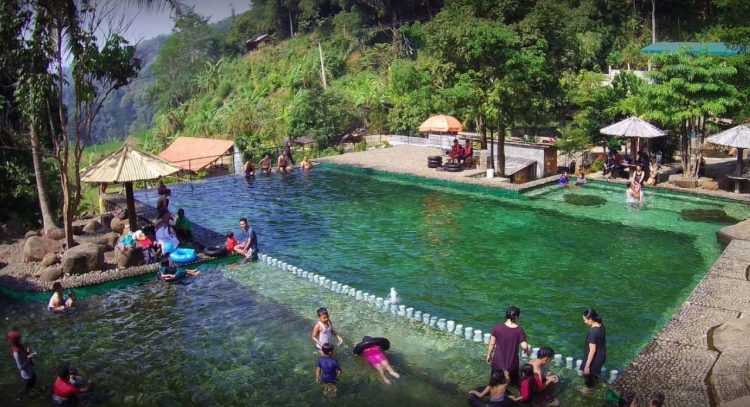 Taman Batu Purwakarta, 1. Kolam Renang TMC (Tirta Mulya Cimaung) Waterpark, 2. Taman Batu Purwakarta, 3. Jatiluhur Water World, 4. Kolam Renang Jaya Tirta Abadi, 5. Kolam Renang Giri Tirta Kahuripan, 6. Kolam Renang Tirta Harapan, 7. Kuya Maranggi Waterpark, 8. Kolam Renang Cek Tse Long, 9. Kolam Renang Pesona Panghegar, 10. Kolam Renang Cihanjawar Bojong, 11. Kolam Renang Cisabuk, 12. Kolam Renang Alam Sari Wates, 13. Kolam Renang Hotel Intan Purwakarta, 14. Kolam Renang Harper Purwakarta, 15. Kolam Renang Insan Mulia, 16. Kolam Renang Waterpark Playground, 17. Kolam Renang Kirara, 18. Kolam Renang Tajur Indah, 19. Kolam Renang Oasis Plered, 20. Kolam Renang Cijanun, 21. Kolam Renang Pusaka Waterpark