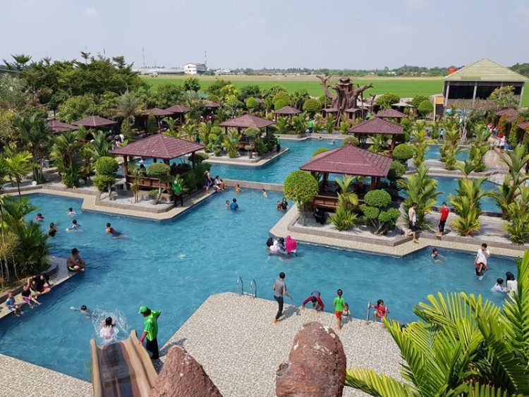 Taman Hud-Hud via Google Maps Iqbal Jamalulai, 1. Wonderland Adventure Park, 2. Taruma Leisure Waterpark, 3. Planet Waterboom Cikampek, 4. Waterboom Elmujira, 5. Kolam renang Rawa Sikut, 6. Resinda Sport Club, 7. Kolam Renang Pucung Cikampek, 8. Oase Swimming Club, 9. Kolam Renang PD Prakasa , 10. Cipaga Stone Park, 11. Kampung Turis Water & Adventure Park, 12. Taman Ombak Karawang, 13. Kolam Renang Hud-Hud, 14. Garden Waterpark Pucung, 15. Kolam Renang Antic Palumbonsari, 16. Tirtasari Park & Waterboom, 17. Kolam Renang San Diego Hills, 18. Waterpark Super Splash
