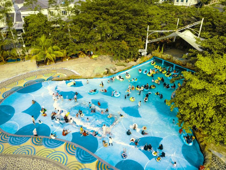 Taruma Leisure Waterpark, 1. Wonderland Adventure Park, 2. Taruma Leisure Waterpark, 3. Planet Waterboom Cikampek, 4. Waterboom Elmujira, 5. Kolam renang Rawa Sikut, 6. Resinda Sport Club, 7. Kolam Renang Pucung Cikampek, 8. Oase Swimming Club, 9. Kolam Renang PD Prakasa , 10. Cipaga Stone Park, 11. Kampung Turis Water & Adventure Park, 12. Taman Ombak Karawang, 13. Kolam Renang Hud-Hud, 14. Garden Waterpark Pucung, 15. Kolam Renang Antic Palumbonsari, 16. Tirtasari Park & Waterboom, 17. Kolam Renang San Diego Hills, 18. Waterpark Super Splash