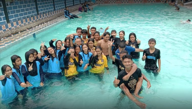 Tirta Husada Swiming Pool via Google Maps Titin Kartini, 1. Kolam Renang Alami Banyu Mili, 2. Kolam Alami Nusadanas, 3. Pangandaran Waterpark, 4. Green Valley Citumang, 5. Pemandian air panas Cisolok, 6. Citepus Waterpark, 7. Sumber Mata Air Alami Kalibelo, 8. Tirta Husada Swiming Pool, 9. Rumah joglo & Kolam renang Banyu Urip, 10. Kolam Renang Nusa Danas, 11. Kolam Renang Anugrah Padaherang, 12. Kolam Renang Alami Di Wisata Gua Nyalindung Pangandaran, 13. Rahmadani kolam renang