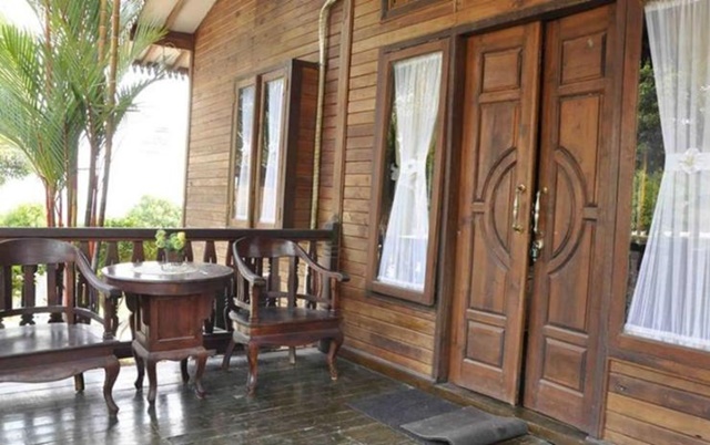 Foto via Traveloka, Penginapan Bukit Mas Lampung, Lokasi Wisata Bukit Lampung, Jenis Penginapan Beserta Harga, Fasilitas Bukit Mas Lampung, Daya Tarik Puncak Lampung, Fasilitas Kolam Renang Bukit Mas Cottage & Resto Lampung, Suasana Romantis di Rumah Pohon, Menikmati View Indah Ketika Pertama Membuka Pintu Belakang, Bangunan Cottage Hampir Seluruhnya dari Papan Kayu, Nikmati Suasana Seperti Dataran Tinggi Pedesaan, Ketentuan Umum