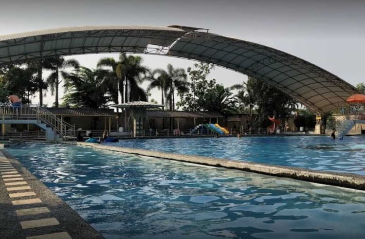 Bintang Fantasi, 1. Three Stars, 2. Talaga Warna, 3. Yadika, 4. Planet Water Boom, 5. Taman Wisata Kolam Renang Ciheuleut, 6. Bintang Fantasi, 7. Ciereng Waterboom, 8. Atlantik Waterboom, 9. Kolam Renang Cigayonggong, 10. Kala Hitam Aquatic Center, 11. Kolam Renang Tirta Gara, 12. Kolam Renang Saung Ma Ona, 13. Kolam Renang Situ Citapen, 14. Kolam Renang Tirta Jaya, 15. Kolam Renang Fuspita Alam Sari, 16. Kolam Rendam Leuwi Sari, 17. Tirta Cihaur Angsana, 18. Waterpark Ulin De’ Situ