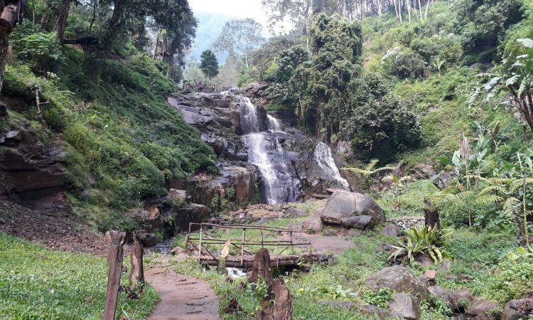 Curug Bellarosa via Google Maps Sun sun, 1. Curug Malela, 2. Curug Citambur, 3. Curug Dago, 4. Curug Sawer, 5. Curug Tilu Leuwi Opat, 6. Curug Maribaya, 7. Curug Jompong, 8. Curug Penganten, 9. Curug Cilengkrang, 10. Curug Layung, 11. Curug Batu Templek, 12. Curug Cimahi, 13. Curug Bugbrug, 14. Curug Siliwangi, 15. Curug Cinulang, 16. Curug Omas, 17. Curug Lalay Bandung Barat, 18. Curug Anom Natural Hills, 19. Curug Ngebul Cisitu, 20. Curug Bellarosa, 21. Curug Cipanji
