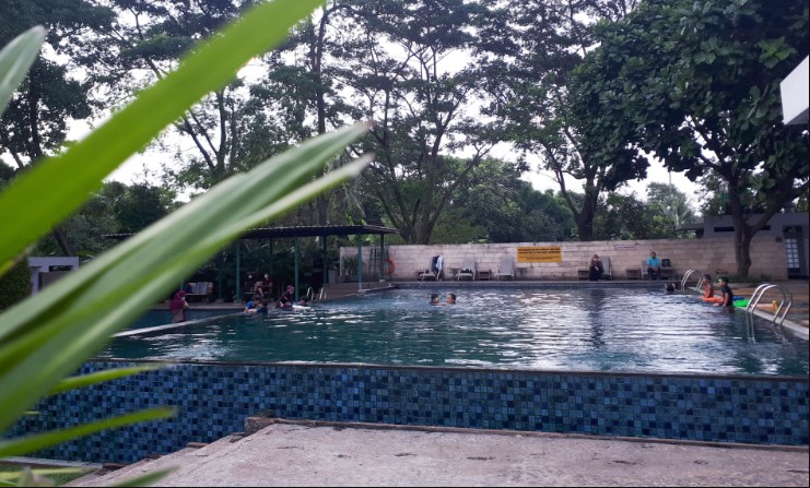De Wood Family Club Kaka, 1. Kolam Renang Taman Harapan Baru (THB), 2. Kolam Renang Bintang Sport Center, 3. Sport Club Harapan Indah, 4. Kolam Renang Galaxy Tirta Mas, 5. Venetian Water Carnaval, 6. Hafana Tirta Sport Centre, 7. Pandu Jaya Sport, 8. Kolam Renang Sukaria Tambun, 9. Kolam Renang Sarang Walet (Tutup), 10. Kolam Renang Jaka Permai Waterpark, 11. Kolam Renang Elmos, 12. Kolam Renang Metland Tambun, 13. Kolam Renang Persada Kemala, 14. Kolam Renang Pesona Anggrek, 15. Kolam Renang Maharani, 16. Kolam Renang Hobi – Hobi, 17. Water Splash waterpark, 18. Kolam Renang Woodhill, 19. Kolam Renang Sabun, 20. Pandu Jaya Sport Center, 21. Intan Lestari, 22. Kolam Renang Permata Timur, 23. De Wood Family Club, 24. Go!Wet Waterpark Grand Wisata Tambun, 25. Waterboom Lippo Cikarang, 26. Columbus Waterpark Mutiara Gading Timur, 27. Funpark Waterboom (BTR), 28. Sirkus Waterplay Jati Asih, 29. Transera Waterpark Harapan Indah