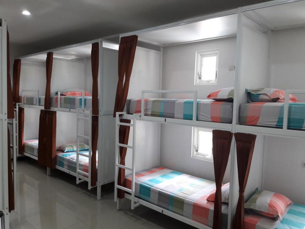 Huize Jon Hostel via Agoda, 1. Cubic One Capsule Hotel  , 2. Huize Jon Hostel Malang , 3. Airy Eco Syariah Lowokwaru Ikan Gurami , 4. MaxOne Hotel Malang , 5. Helena Guest House , 6. Kertanegara Premium Guest House, 7. Ibis Styles Malang , 8. Gajahmada Graha Hotel , 9. Omah Kayu Paralayang , 10. Ubud Cottages Malang , 11. Kusuma Agrowisata Hotel, 12. Kedawung Backpacker, 13. Pondok Backpacker, 14. Kampong Tourist, 15. Kavie Hostel, 16. Rumah Larasati, 17. Pondok Backpacker City Square, 18. Palmyra Hostel, 19. Mador Malang Dorm Hostel, 20. Kapal Garden Hotel, 21. Tombro Malang Dorm Hostel, 22. Shakila Guest House