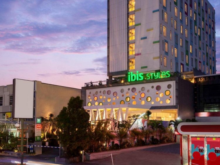 Ibis Styles Malang via Agoda, 1. Cubic One Capsule Hotel  , 2. Huize Jon Hostel Malang , 3. Airy Eco Syariah Lowokwaru Ikan Gurami , 4. MaxOne Hotel Malang , 5. Helena Guest House , 6. Kertanegara Premium Guest House, 7. Ibis Styles Malang , 8. Gajahmada Graha Hotel , 9. Omah Kayu Paralayang , 10. Ubud Cottages Malang , 11. Kusuma Agrowisata Hotel, 12. Kedawung Backpacker, 13. Pondok Backpacker, 14. Kampong Tourist, 15. Kavie Hostel, 16. Rumah Larasati, 17. Pondok Backpacker City Square, 18. Palmyra Hostel, 19. Mador Malang Dorm Hostel, 20. Kapal Garden Hotel, 21. Tombro Malang Dorm Hostel, 22. Shakila Guest House
