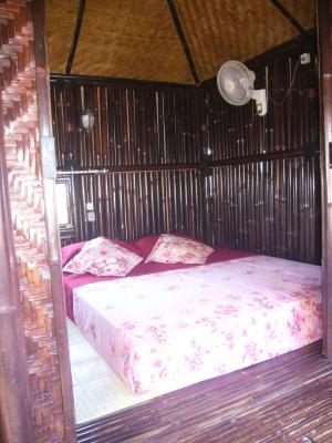 Kampong Tourist via Booking, 1. Cubic One Capsule Hotel  , 2. Huize Jon Hostel Malang , 3. Airy Eco Syariah Lowokwaru Ikan Gurami , 4. MaxOne Hotel Malang , 5. Helena Guest House , 6. Kertanegara Premium Guest House, 7. Ibis Styles Malang , 8. Gajahmada Graha Hotel , 9. Omah Kayu Paralayang , 10. Ubud Cottages Malang , 11. Kusuma Agrowisata Hotel, 12. Kedawung Backpacker, 13. Pondok Backpacker, 14. Kampong Tourist, 15. Kavie Hostel, 16. Rumah Larasati, 17. Pondok Backpacker City Square, 18. Palmyra Hostel, 19. Mador Malang Dorm Hostel, 20. Kapal Garden Hotel, 21. Tombro Malang Dorm Hostel, 22. Shakila Guest House