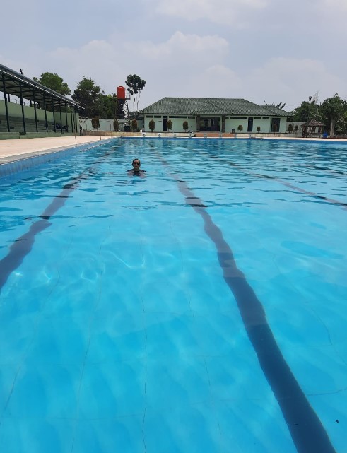 Kala Hitam Aquatic Center, 1. Three Stars, 2. Talaga Warna, 3. Yadika, 4. Planet Water Boom, 5. Taman Wisata Kolam Renang Ciheuleut, 6. Bintang Fantasi, 7. Ciereng Waterboom, 8. Atlantik Waterboom, 9. Kolam Renang Cigayonggong, 10. Kala Hitam Aquatic Center, 11. Kolam Renang Tirta Gara, 12. Kolam Renang Saung Ma Ona, 13. Kolam Renang Situ Citapen, 14. Kolam Renang Tirta Jaya, 15. Kolam Renang Fuspita Alam Sari, 16. Kolam Rendam Leuwi Sari, 17. Tirta Cihaur Angsana, 18. Waterpark Ulin De’ Situ
